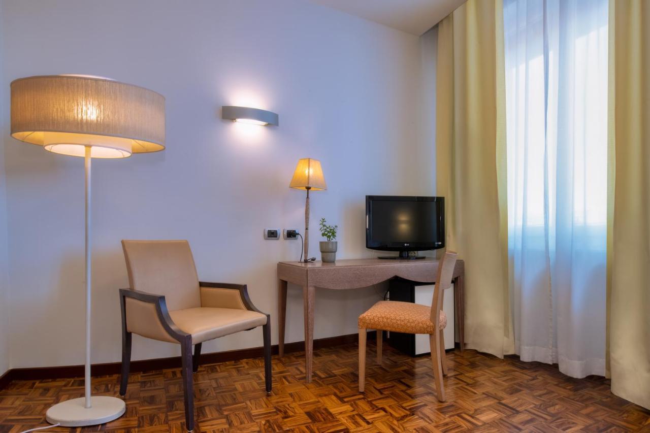 Park Hotel Mondovi Luaran gambar