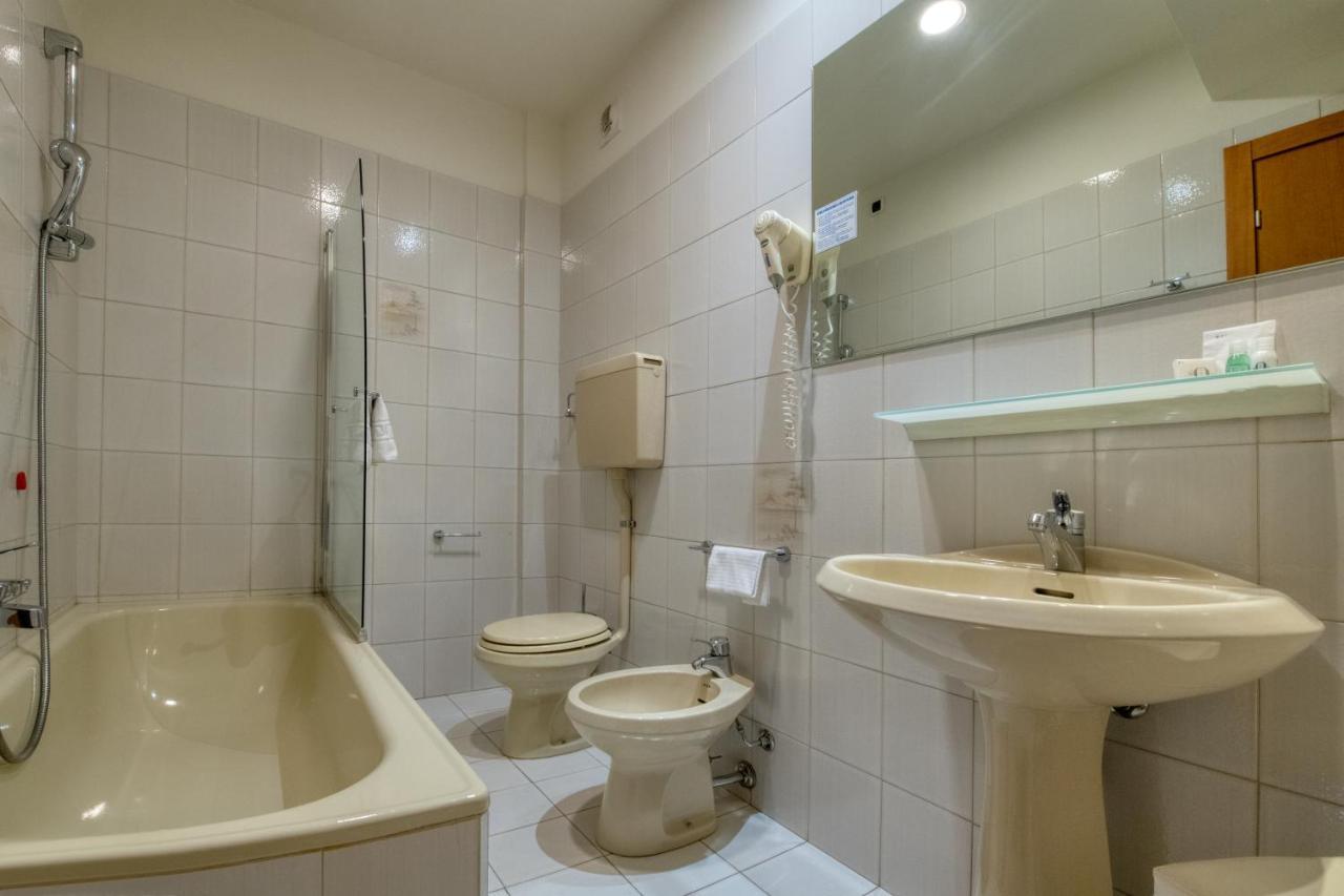 Park Hotel Mondovi Luaran gambar