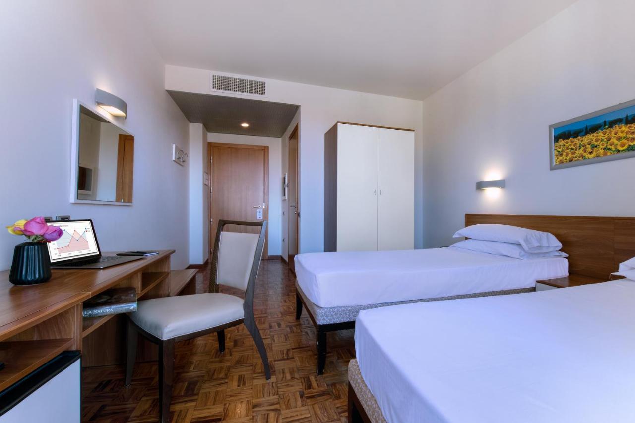 Park Hotel Mondovi Luaran gambar