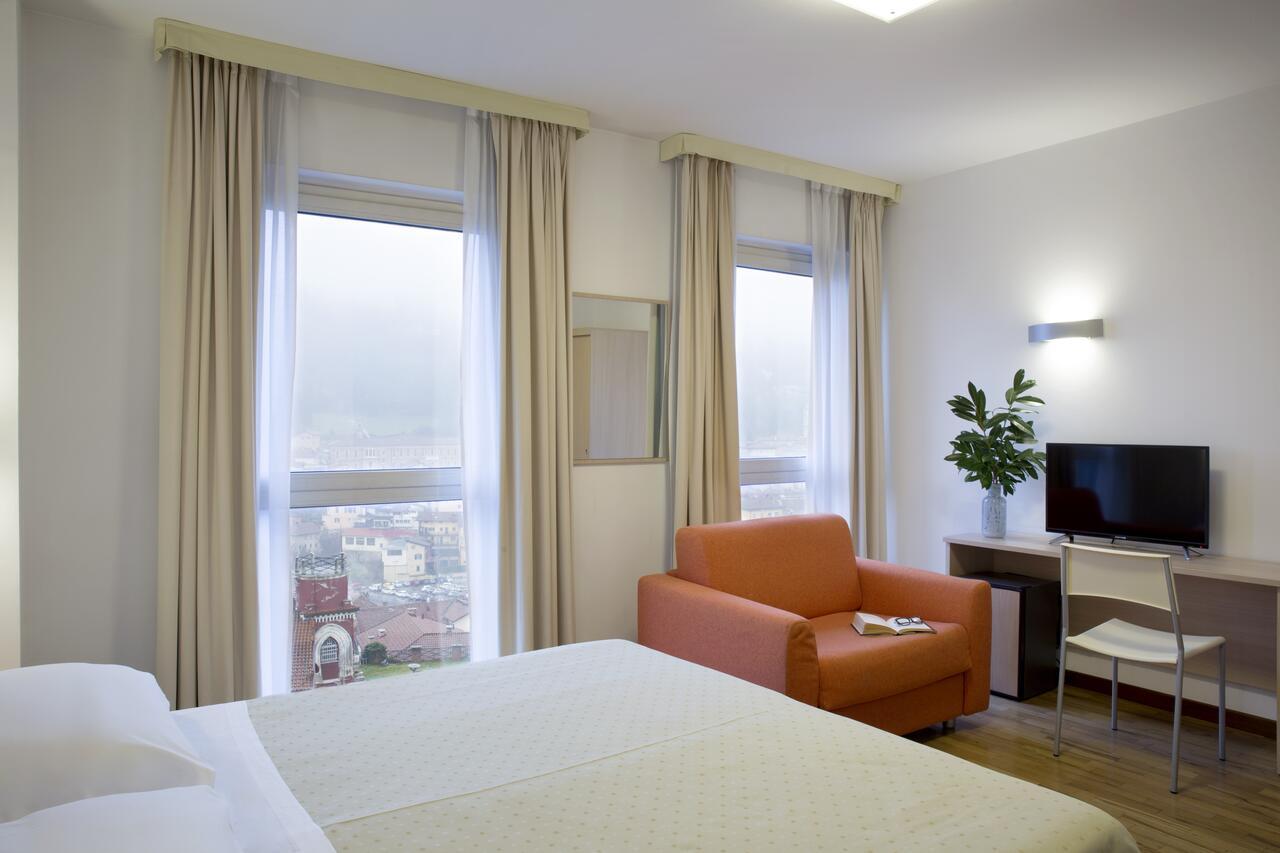 Park Hotel Mondovi Luaran gambar
