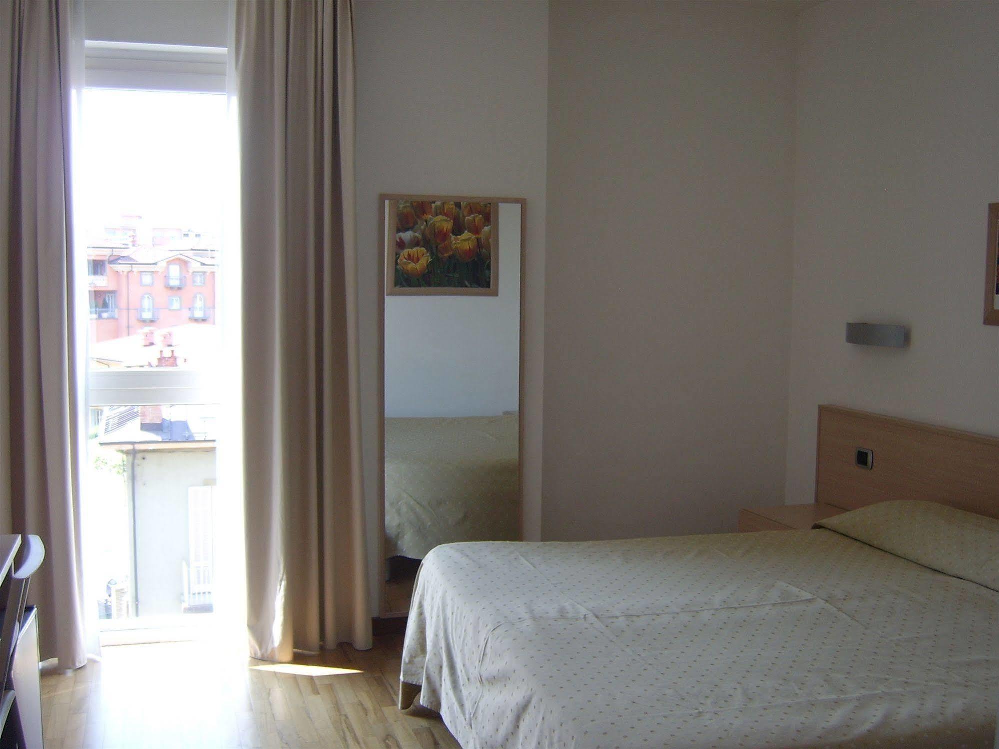 Park Hotel Mondovi Luaran gambar