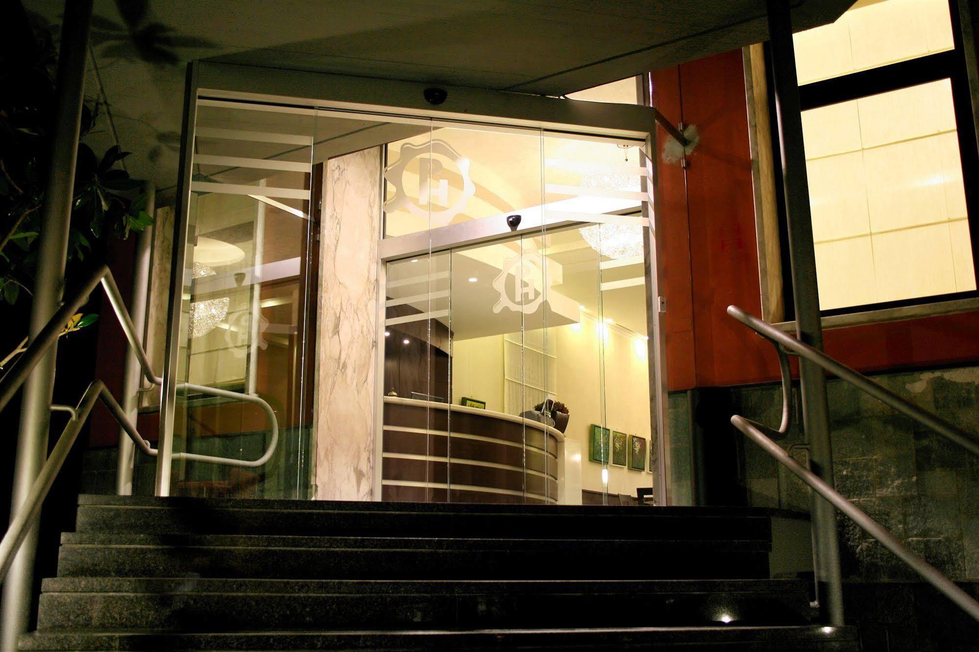 Park Hotel Mondovi Luaran gambar